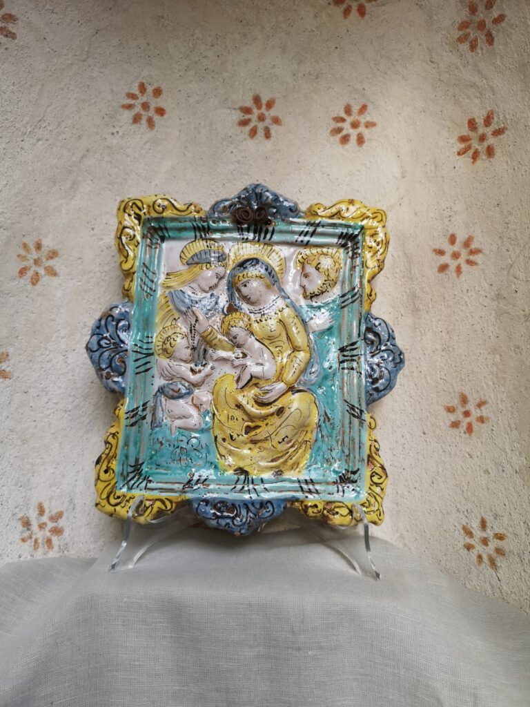 maiolica del tabernacolo in via chiara angolo via panicale