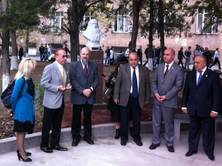 Busto Leonardo - Yerevan University