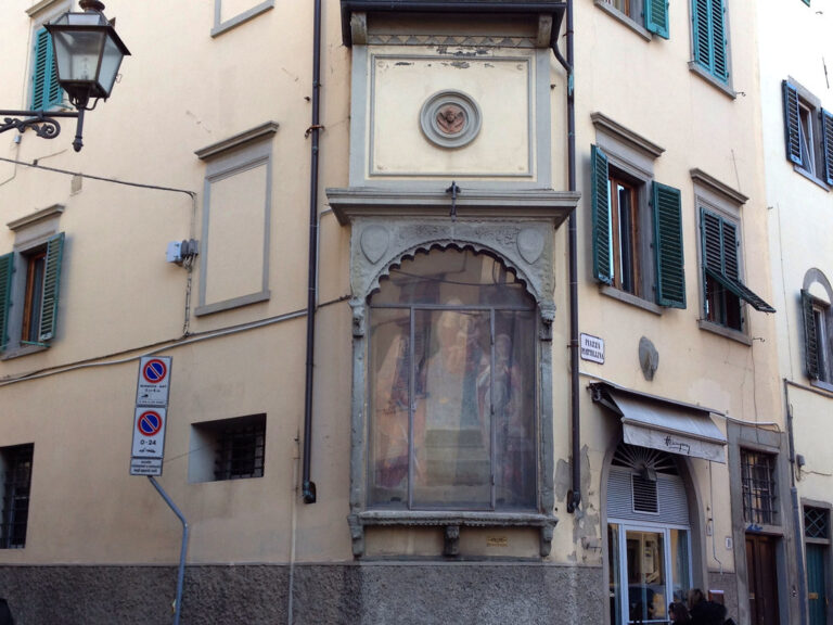 tabernacolo in piazza piattellina angolo via del leone