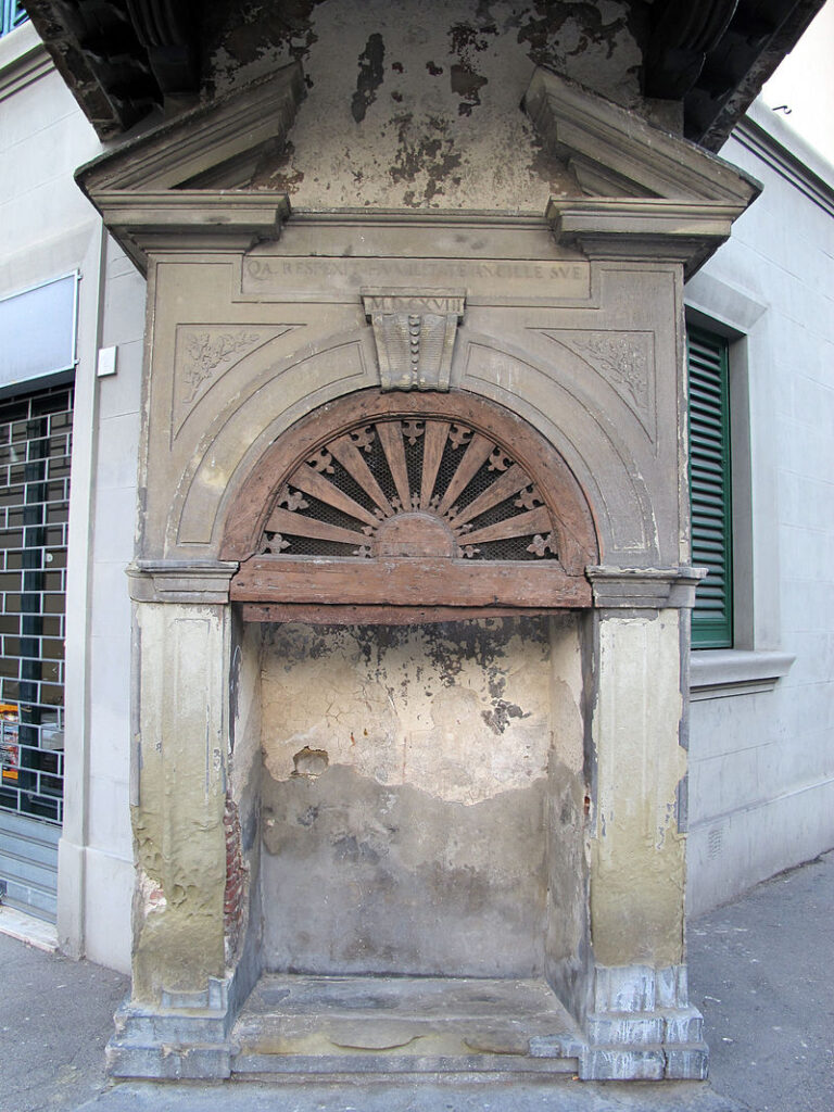 tabernacolo in viale pratolini angolo via san francesco di paola